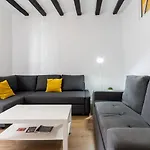 Acogedor apartamento cerca de la playa y el Teatro Romano